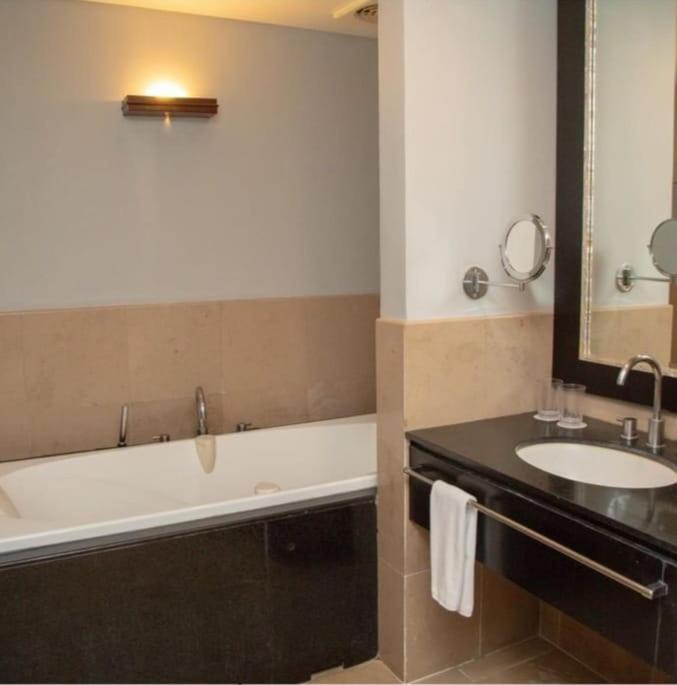 Surya Hotel & Cottages Prigen Luaran gambar