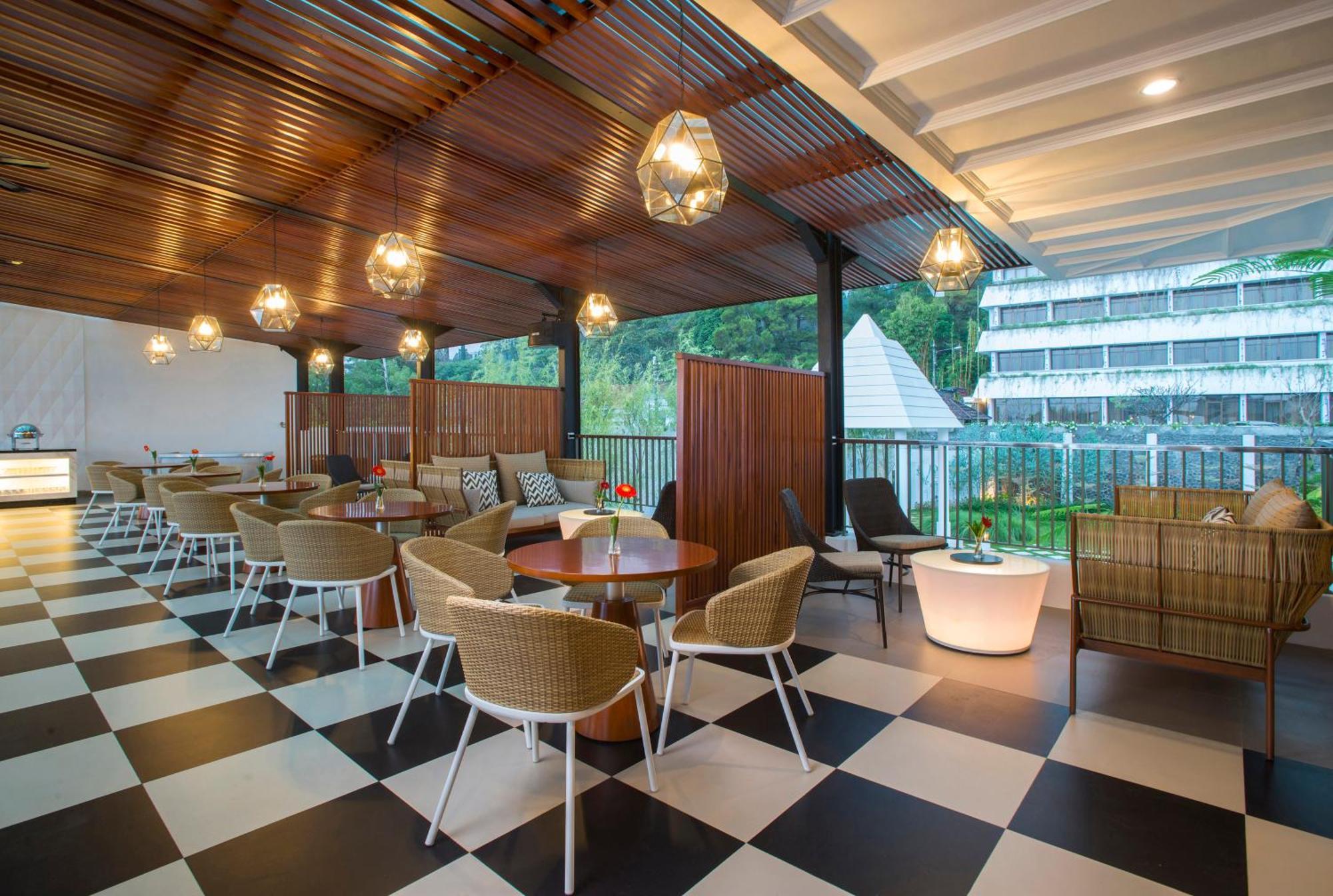 Surya Hotel & Cottages Prigen Luaran gambar